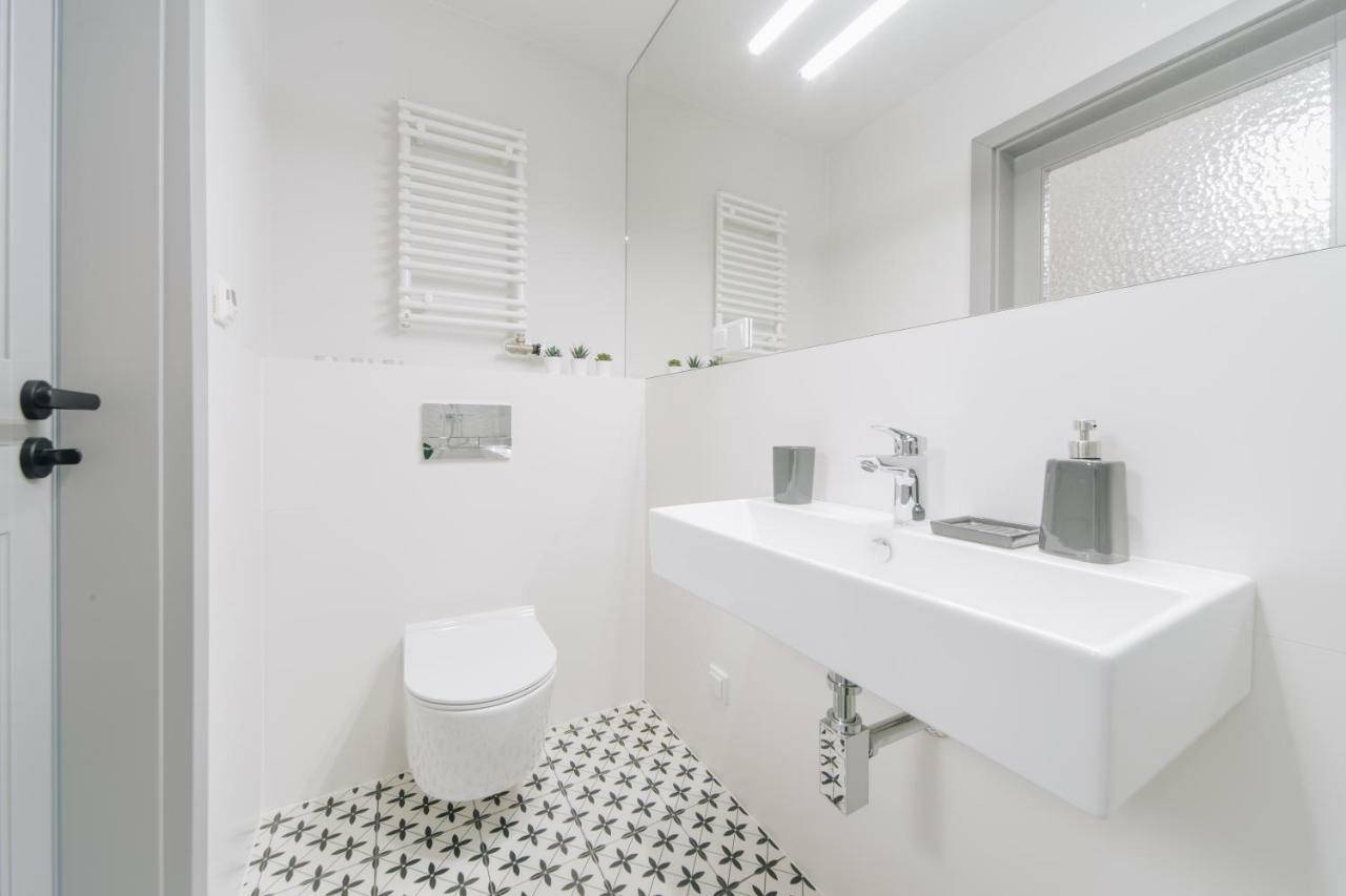 M5 Main Square Stylish One Bedroom Красков Екстериор снимка